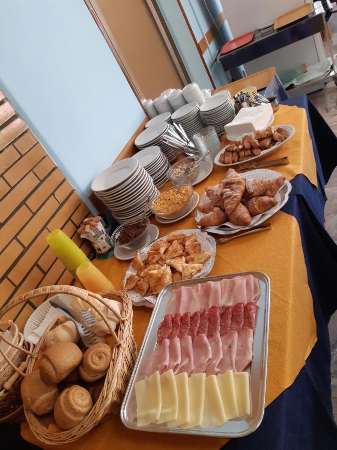 צ'סנטיקו Hotel Bellevue מראה חיצוני תמונה