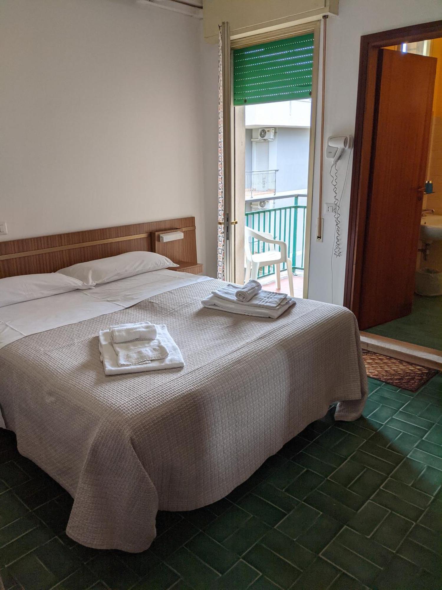 צ'סנטיקו Hotel Bellevue מראה חיצוני תמונה