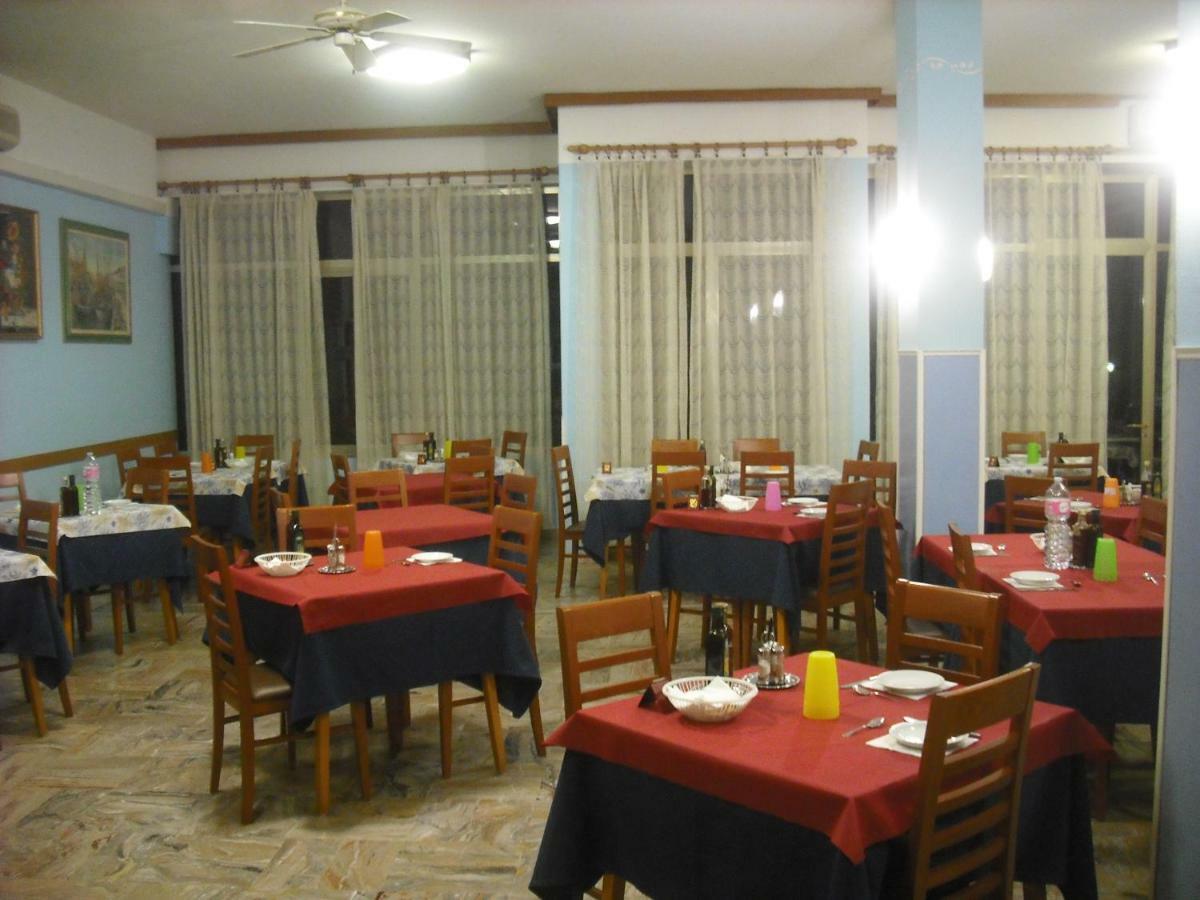 צ'סנטיקו Hotel Bellevue מראה חיצוני תמונה